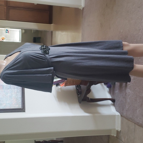 Clues New York 6 oversized flutter sleeve jewel adorned waist vneck - Picture 9 of 11